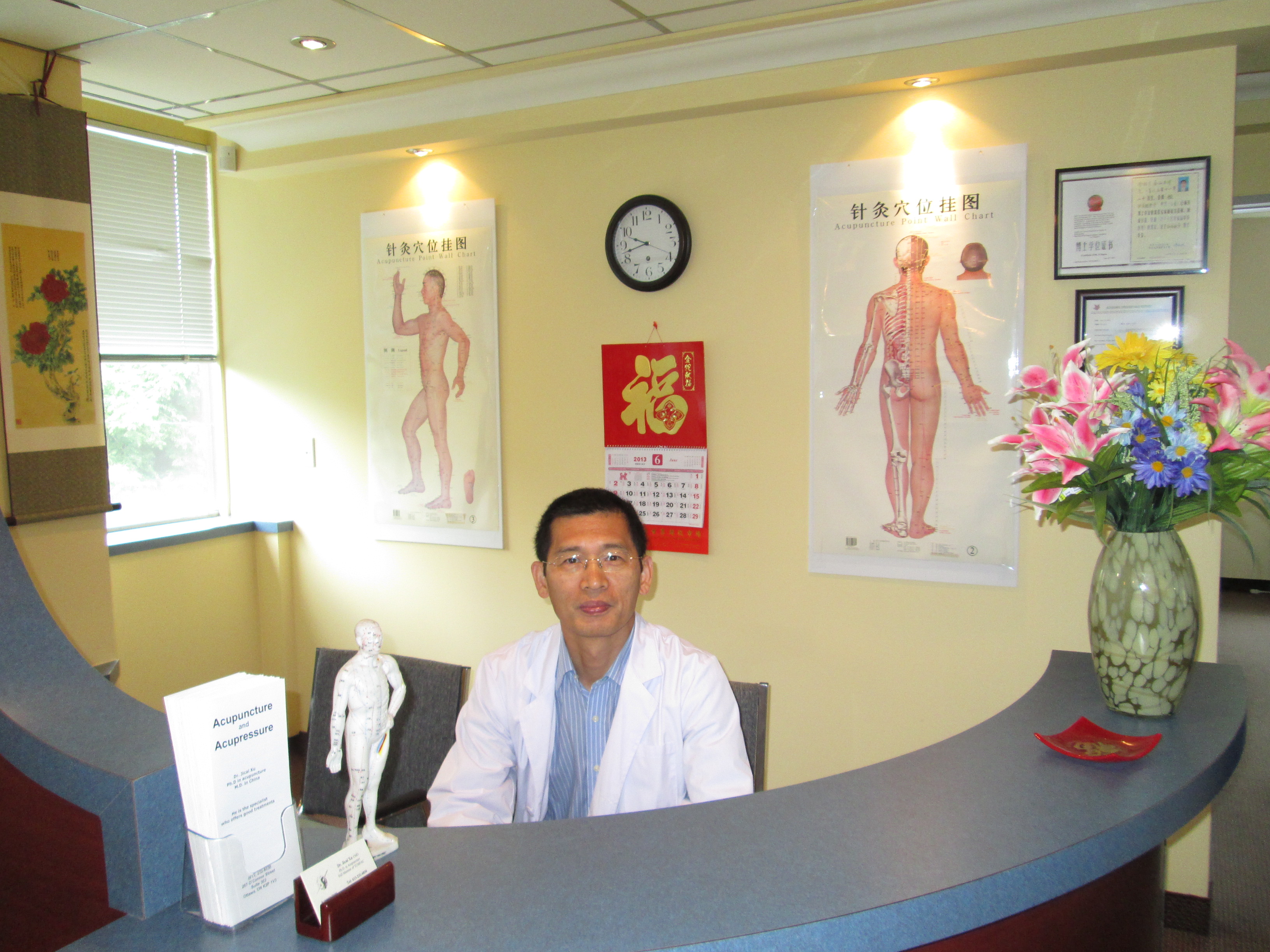 Practitioner Jicai Xu at Xu Acupuncture Ottawa